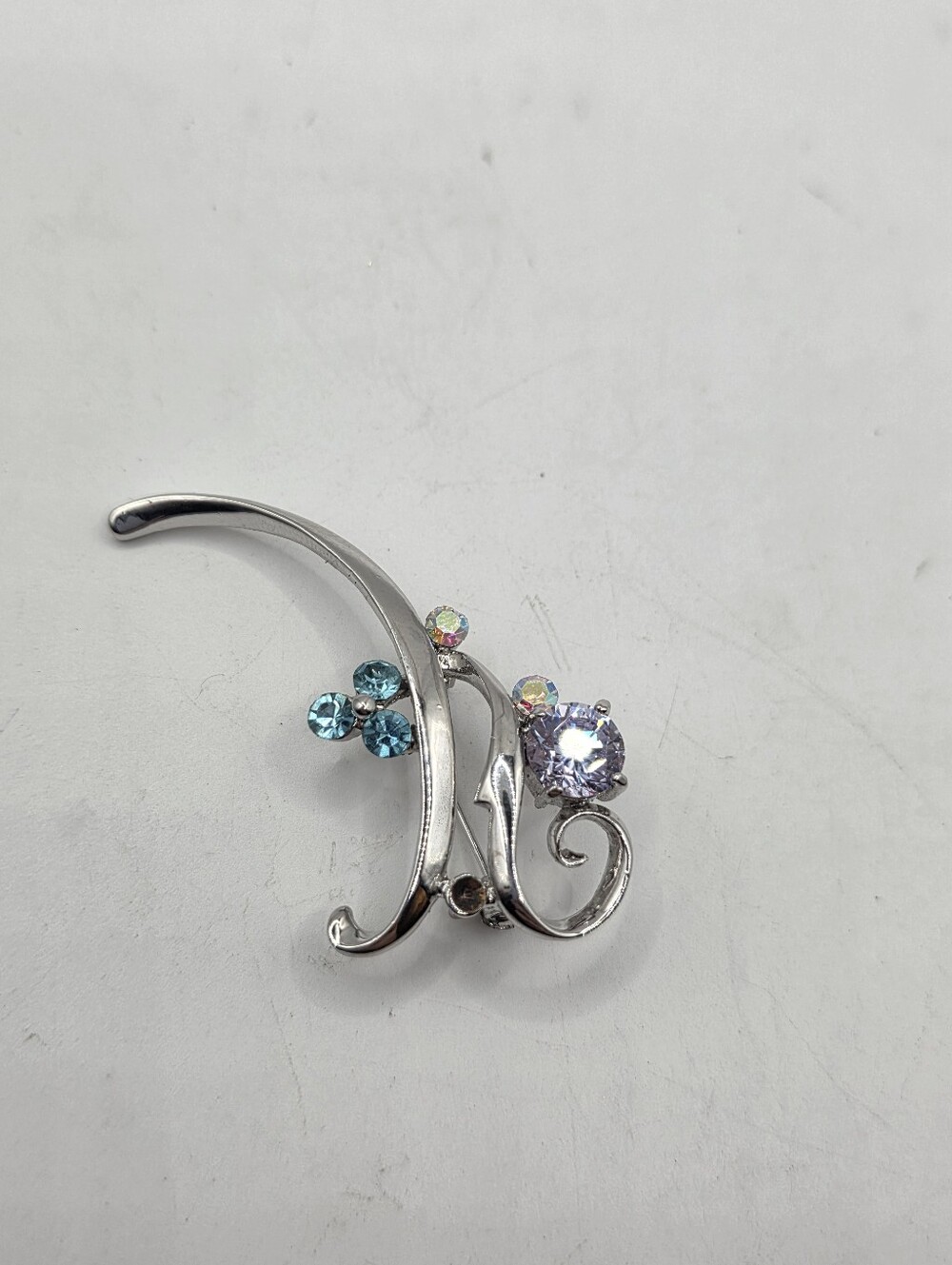 Vintage 1940s Rhinestone Swirl Brooch Pin Lavender Aqua Blue Aurora Borealis
